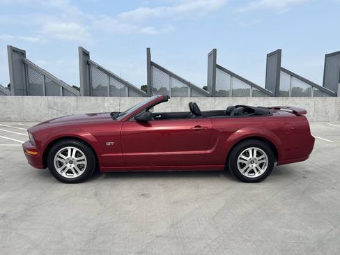 Used 2005 Ford Mustang GT RWD image 4