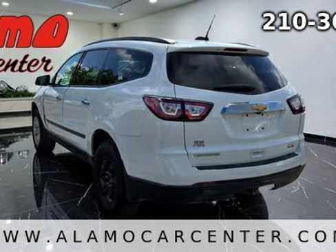 Used 2017 Chevrolet Traverse LS FWD image 2