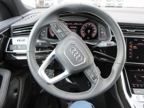 Used 2025 Audi Q8 Premium Plus image 40