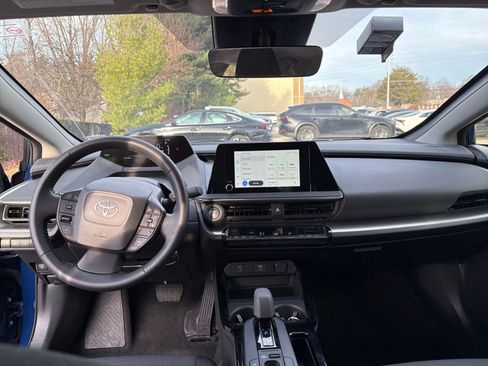 Used 2025 Toyota Prius LE image 31