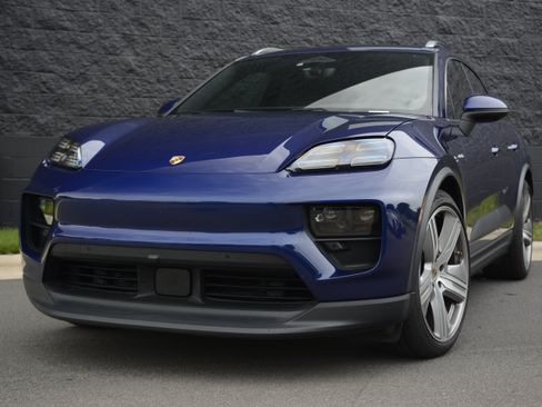 Used 2024 Porsche Macan 4 Electric AWD/4WD image 45