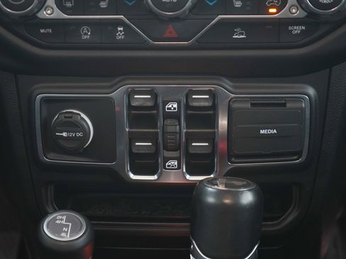 Used 2021 Jeep Wrangler Unlimited Sahara w/ Uconnect 4C Nav & Sound Group AWD/4WD image 19
