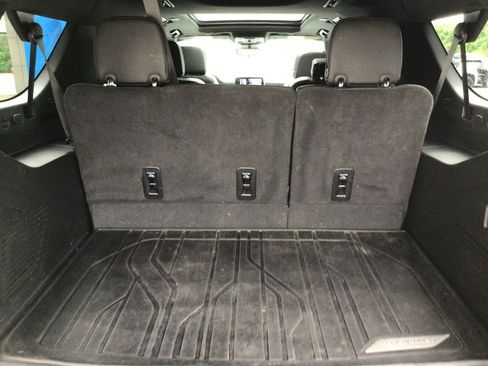 Used 2024 Chevrolet Suburban Premier AWD/4WD image 46