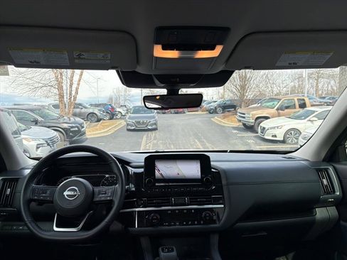 Used 2025 Nissan Pathfinder SL image 6