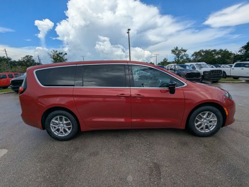 New 2026 Chrysler Voyager LX image 4
