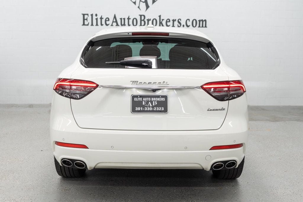 Used 2023 Maserati Levante GT AWD/4WD image 4