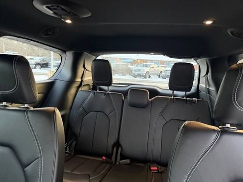 New 2026 Chrysler Pacifica Select image 26
