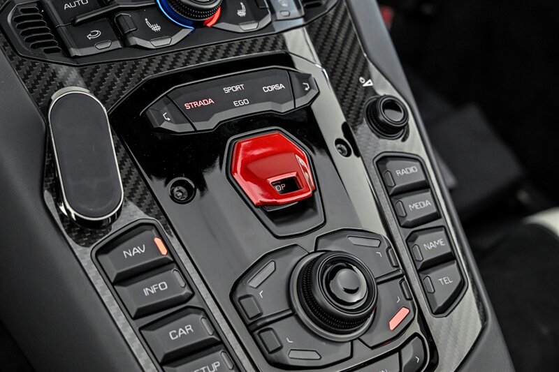 Used 2020 Lamborghini Aventador SVJ AWD/4WD image 56