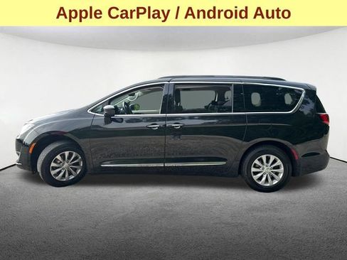 Used 2017 Chrysler Pacifica Touring-L FWD image 6