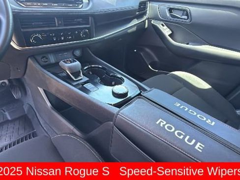 Used 2025 Nissan Rogue S AWD/4WD image 13