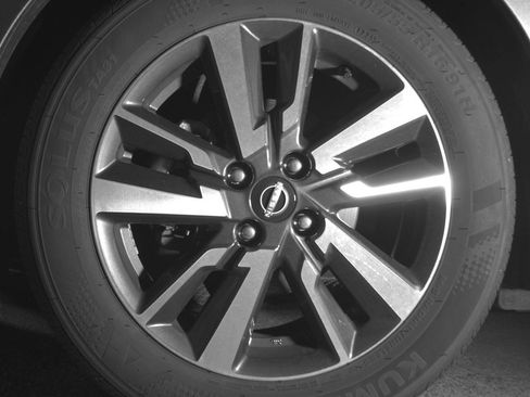 Used 2025 Nissan Versa SV image 12