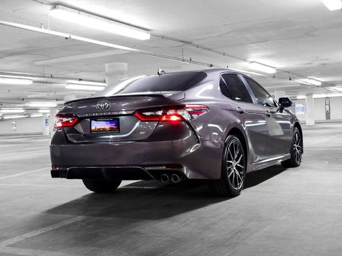 Used 2021 Toyota Camry SE image 6