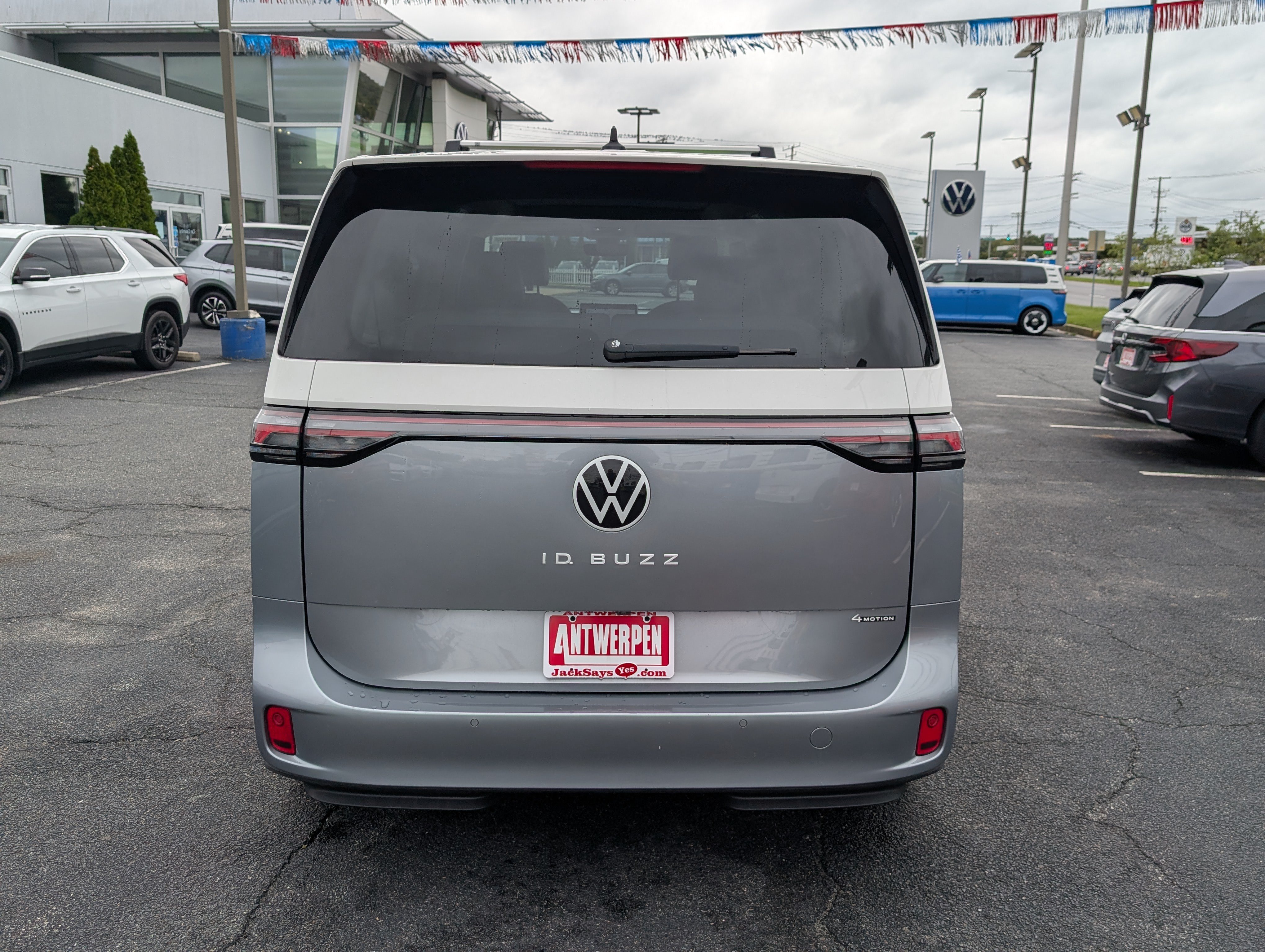 Used 2025 Volkswagen ID. Buzz 1st Edition AWD/4WD image 4