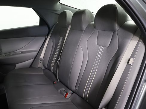 Used 2024 Hyundai Elantra SEL FWD image 28