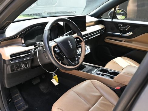 Used 2023 Lincoln Corsair Reserve w/ Equipment Group 201A FWD image 13
