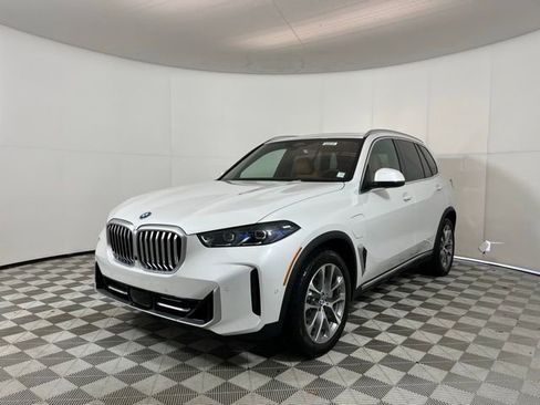 Used 2026 BMW X5 xDrive50e w/ Premium Package AWD/4WD image 3