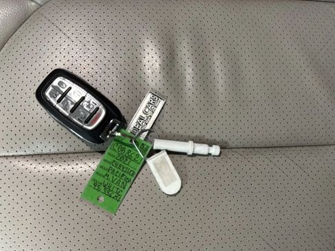 Used 2021 Chrysler Pacifica Touring-L FWD image 30