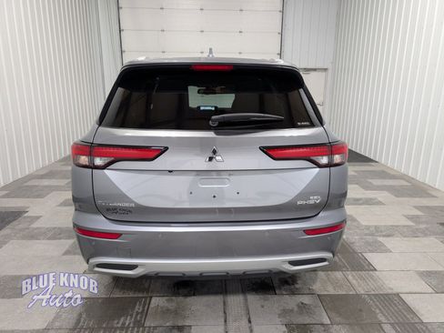 Used 2023 Mitsubishi Outlander SEL image 3