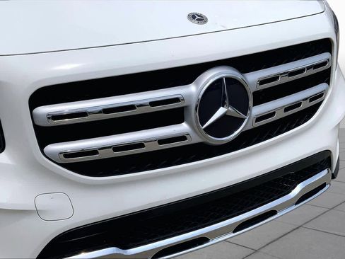 Used 2021 Mercedes-Benz GLB 250 4MATIC image 32