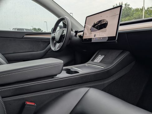 Used 2023 Tesla Model Y Long Range AWD/4WD image 19