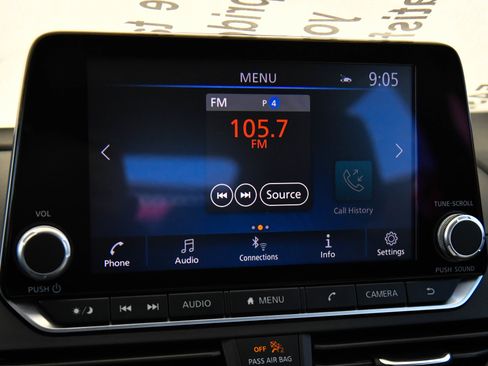 Used 2025 Nissan Altima 2.5 SV FWD image 19
