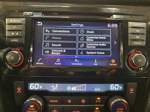Used 2019 Nissan Rogue SV FWD image 25