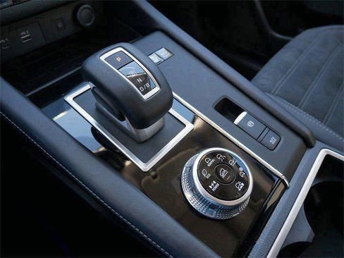 Used 2025 Mitsubishi Outlander SE image 22