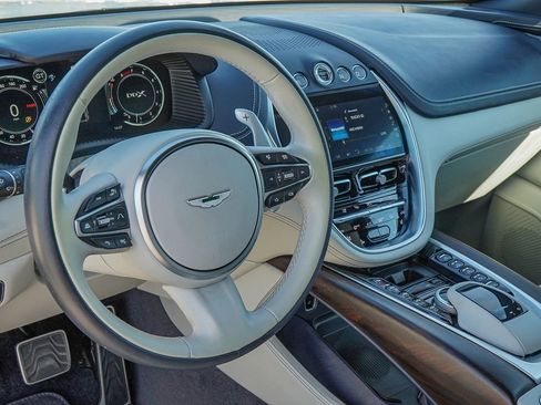 Used 2022 Aston Martin DBX AWD/4WD image 18