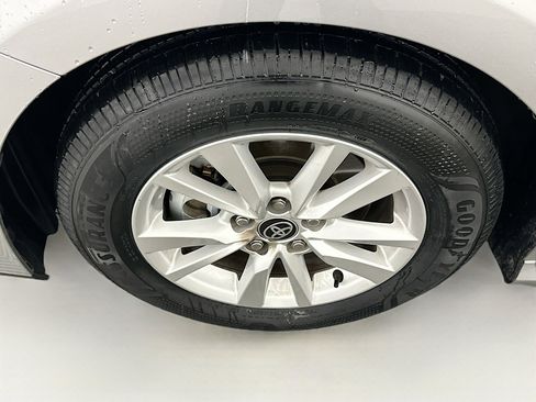 Used 2025 Toyota Camry LE image 11