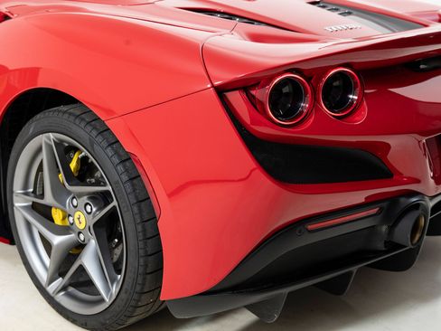 Certified 2022 Ferrari F8 Tributo RWD image 31