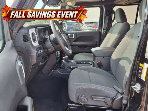 Used 2025 Jeep Wrangler Unlimited Sahara AWD/4WD image 10