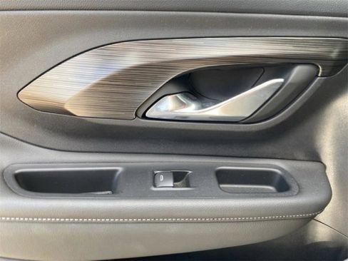 Used 2023 GMC Terrain SLE w/ Driver Convenience Package image 33