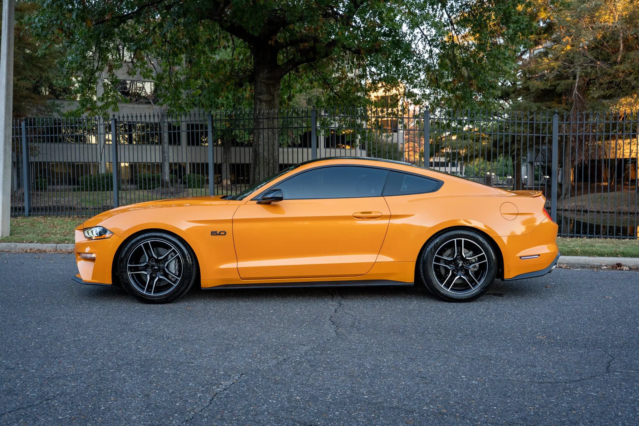 Used 2018 Ford Mustang GT RWD image 9