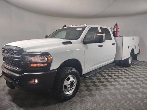 Used 2024 RAM 3500 Tradesman AWD/4WD image 3