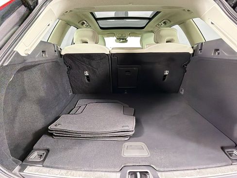 Used 2023 Volvo XC60 B5 Plus AWD/4WD image 53