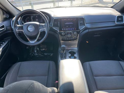 Used 2019 Jeep Grand Cherokee Laredo image 10