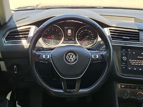 Used 2018 Volkswagen Tiguan SEL FWD image 21