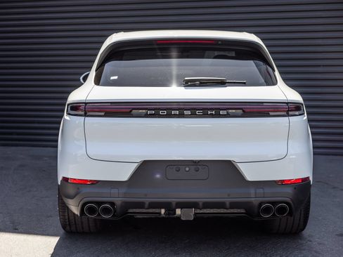 Certified 2024 Porsche Cayenne AWD/4WD image 8