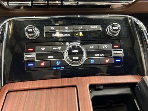 Used 2023 Lincoln Navigator Reserve AWD/4WD image 17