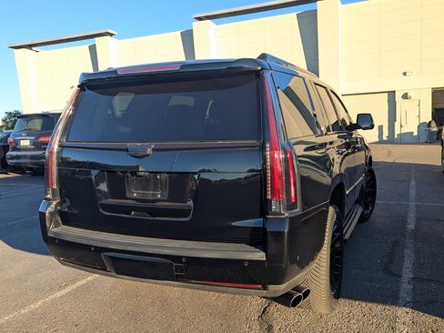 Used 2020 Cadillac Escalade Luxury image 5