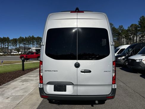 Used 2024 Mercedes-Benz Sprinter 2500 image 6