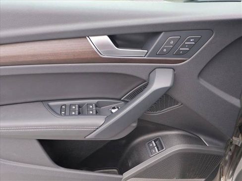 Used 2024 Audi Q5 e Premium Plus AWD/4WD image 11