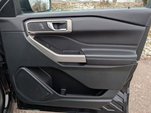 Used 2023 Ford Explorer XLT w/ Equipment Group 202A image 34