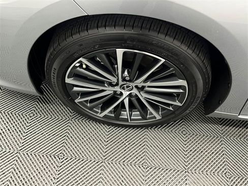 Certified 2025 Lexus ES 350 w/ Premium Package image 23