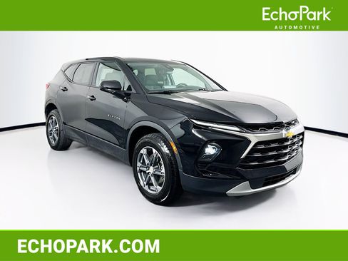 Used 2025 Chevrolet Blazer LT FWD image 1