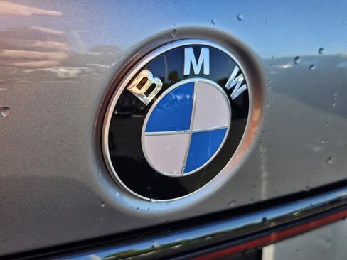 Used 2022 BMW 740i xDrive w/ M Sport Package image 18