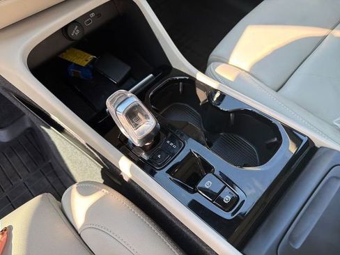 Certified 2024 Volvo XC40 B5 Plus w/ Protection Package Premier image 29