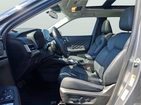 Used 2023 Mitsubishi Outlander SEL AWD/4WD image 13