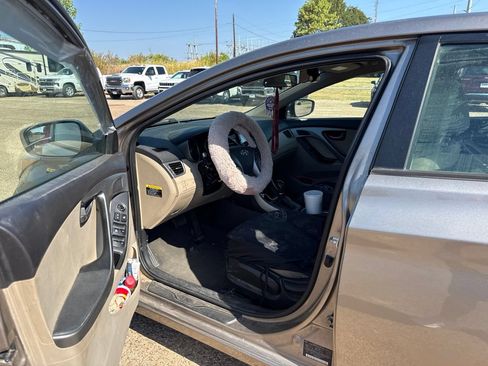 Used 2015 Hyundai Elantra SE FWD image 7