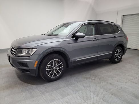 Used 2020 Volkswagen Tiguan SE w/ Panoramic Sunroof Package FWD image 2